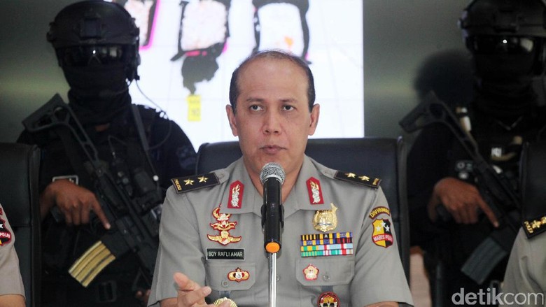 Teroris Tuban Serang Polisi dengan Senjata Api Rakitan Teroris Tuban Serang Polisi dengan Senjata Api Rakitan