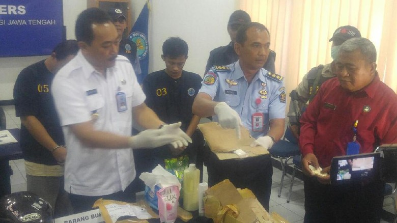 Napi Nusakambangan Berusaha Selundupkan Sabu Gunakan Kardus Napi Nusakambangan Berusaha Selundupkan Sabu Gunakan Kardus
