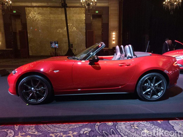 Mazda Masih Simpan MX-5 Atap Targa Mazda Masih Simpan MX-5 Atap Targa