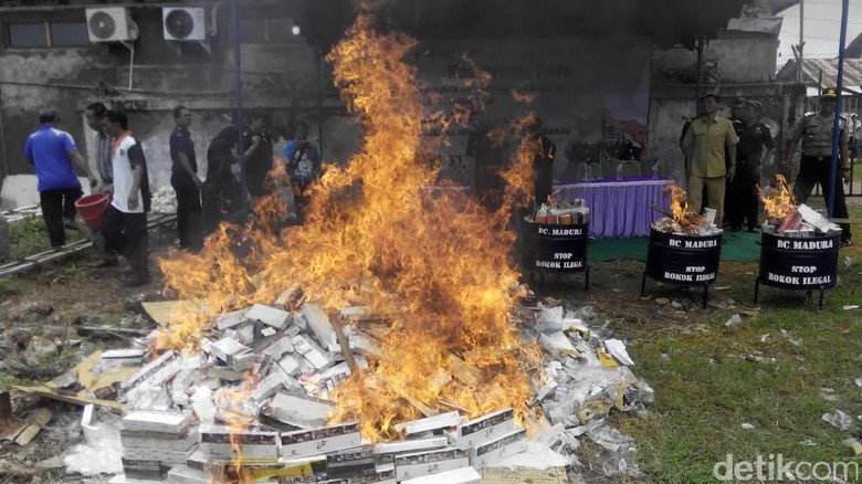 Rokok Tanpa Pita Cukai Senilai Rp 145 Juta Dimusnahkan Bea Cukai Rokok Tanpa Pita Cukai Senilai Rp 145 Juta Dimusnahkan Bea Cukai