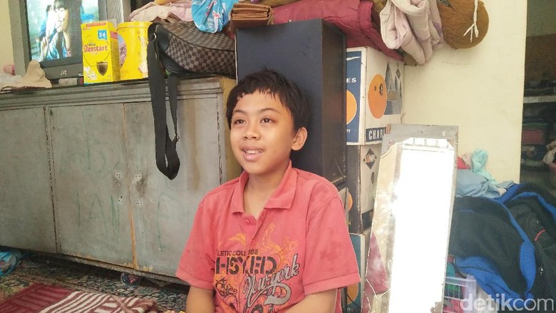 Ahok Minta Dilaporkan Soal Bocah Abil yang Jualan Tisu Ahok Minta Dilaporkan Soal Bocah Abil yang Jualan Tisu