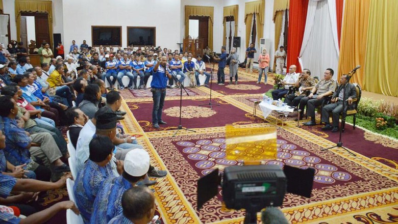 Bertemu Gubernur Jatim, Sopir Angkot: Kami Tidak Ingin Kekerasan Bertemu Gubernur Jatim, Sopir Angkot: Kami Tidak Ingin Kekerasan