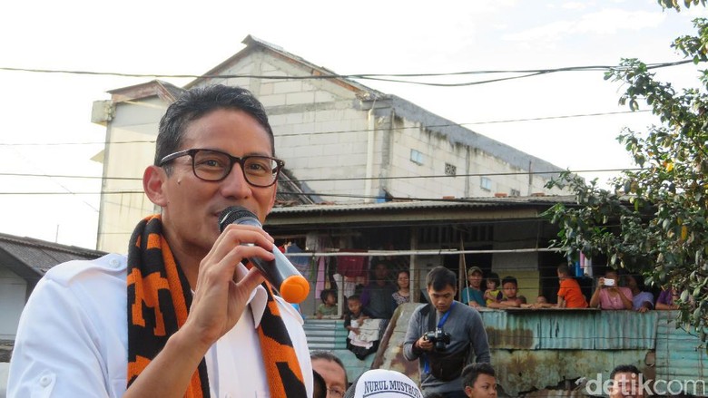 Kampanye di Mampang, Sandiaga Ajak Pemilih Agus-Sylvi Mencoblosnya Kampanye di Mampang, Sandiaga Ajak Pemilih Agus-Sylvi Mencoblosnya