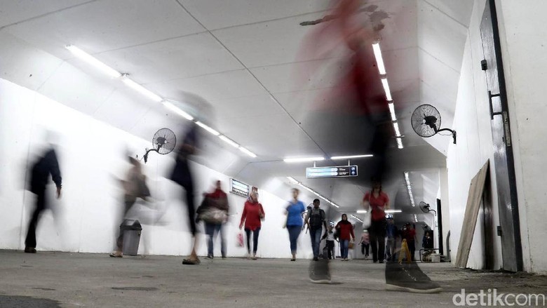 PT KAI Juga Akan Bangun Eskalator di Underpass Stasiun Manggarai PT KAI Juga Akan Bangun Eskalator di Underpass Stasiun Manggarai