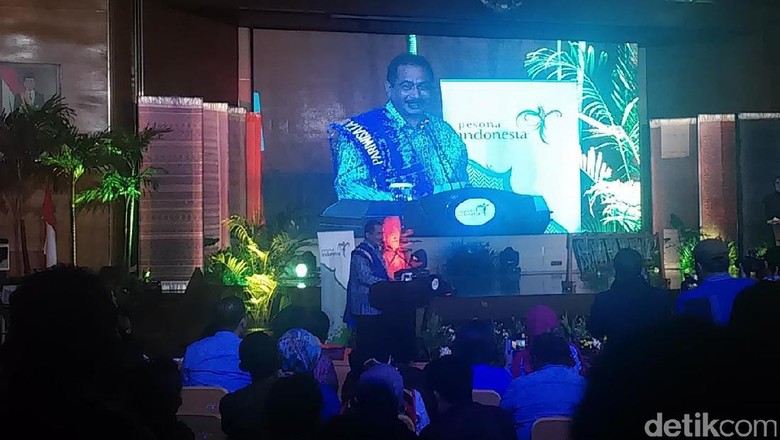 Foto: Menpar Arief Yahya saat launching kalender wisata Danau Toba 2017 (Randy/detikTravel) Foto: Menpar Arief Yahya saat launching kalender wisata Danau Toba 2017 (Randy/detikTravel)