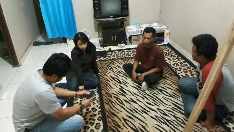 Dikawal Tim Anti Bandit, Beatrix dan Pacarnya Dibawa ke Surabaya Dikawal Tim Anti Bandit, Beatrix dan Pacarnya Dibawa ke Surabaya