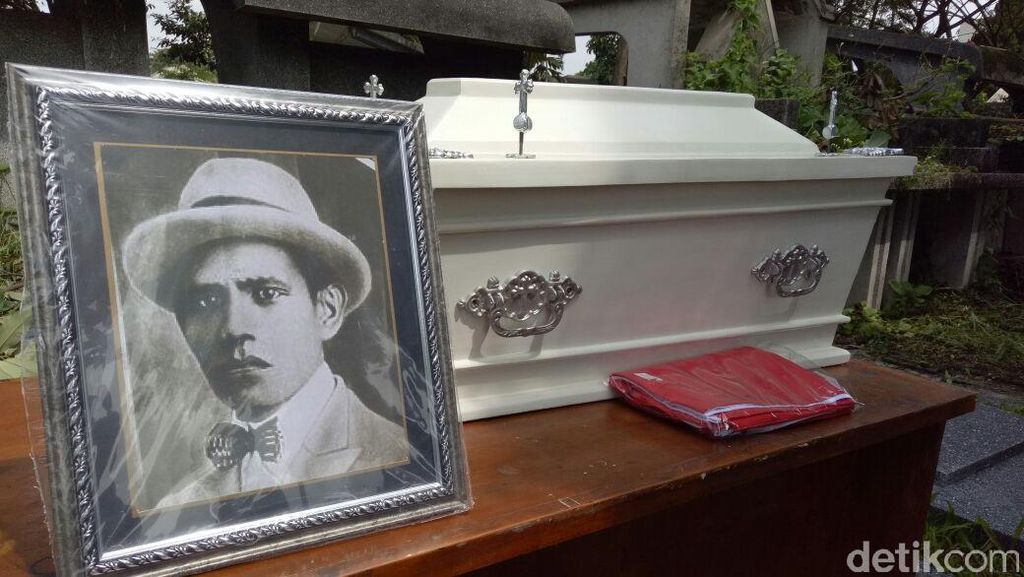 Makam Tokoh Era Kemerdekaan AJ Patty Dipindah dari Bandung ke Ambon Makam Tokoh Era Kemerdekaan AJ Patty Dipindah dari Bandung ke Ambon