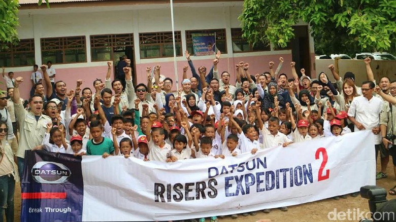 Tebar Inspirasi Risers Datsun Kunjungi Sekolah di Pelosok Bulukumba Tebar Inspirasi Risers Datsun Kunjungi Sekolah di Pelosok Bulukumba