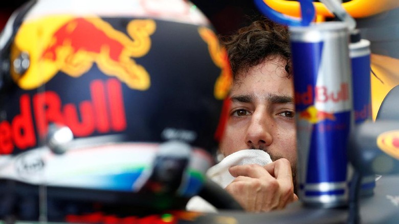 Ricciardo Yakin Bisa Saingi Salah Satu Pebalap Mercedes Ricciardo Yakin Bisa Saingi Salah Satu Pebalap Mercedes