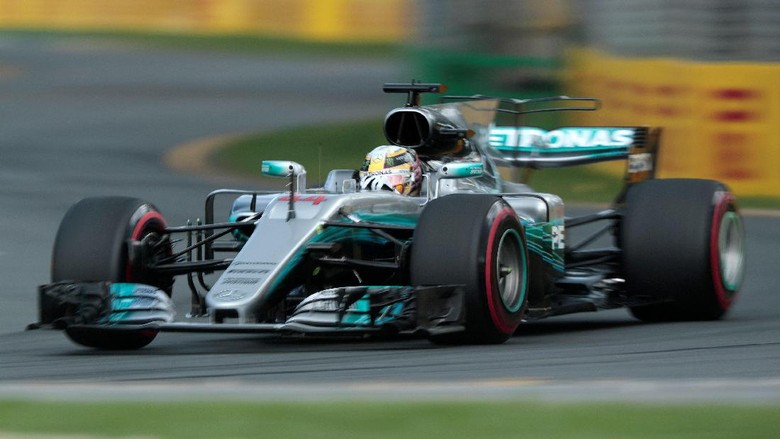 Kalahkan Vettel, Hamilton Pole di Melbourne Kalahkan Vettel, Hamilton Pole di Melbourne