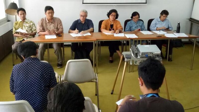 Jokowi Diminta Tinjau Ulang Tambang Semen di Kendeng Jokowi Diminta Tinjau Ulang Tambang Semen di Kendeng