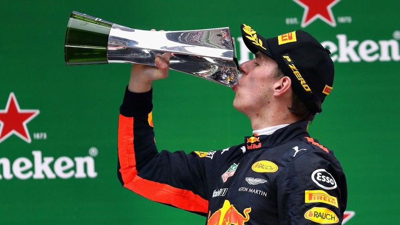 Verstappen Mengaku Salip Sembilan Mobil di Lap Pertama Verstappen Mengaku Salip Sembilan Mobil di Lap Pertama
