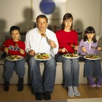 Tradisi Makan Malam Bersama Keluarga di Inggris Mulai Pudar