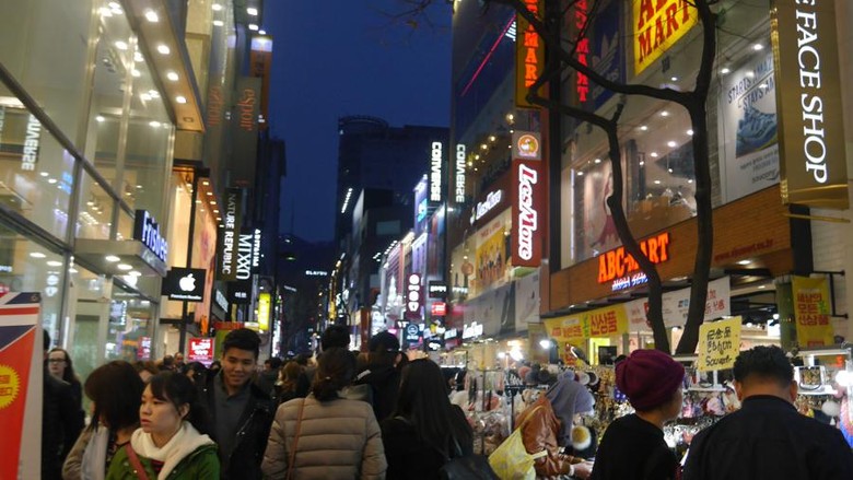 Foto: Myeongdong, surga belanja kosmetik di Seoul, Korea Selatan (Kurnia/detikTravel) Foto: Myeongdong, surga belanja kosmetik di Seoul, Korea Selatan (Kurnia/detikTravel)