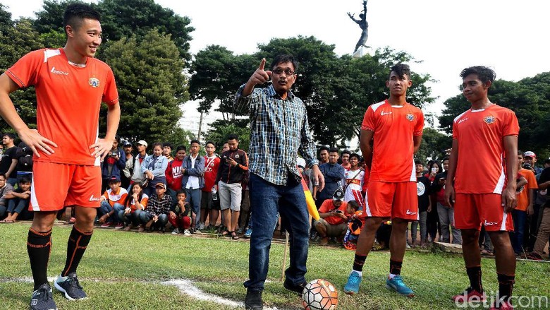 Djarot Janji Bangun Stadion BMW dan Renovasi Lapangan Banteng Djarot Janji Bangun Stadion BMW dan Renovasi Lapangan Banteng