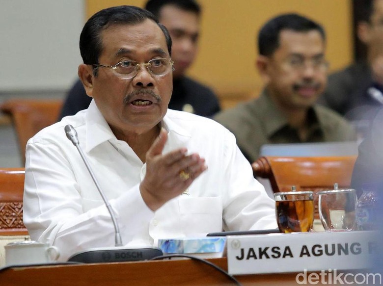 Jaksa Agung: Perppu atau Keppres Bisa Jadi Opsi Pembubaran HTI Jaksa Agung: Perppu atau Keppres Bisa Jadi Opsi Pembubaran HTI