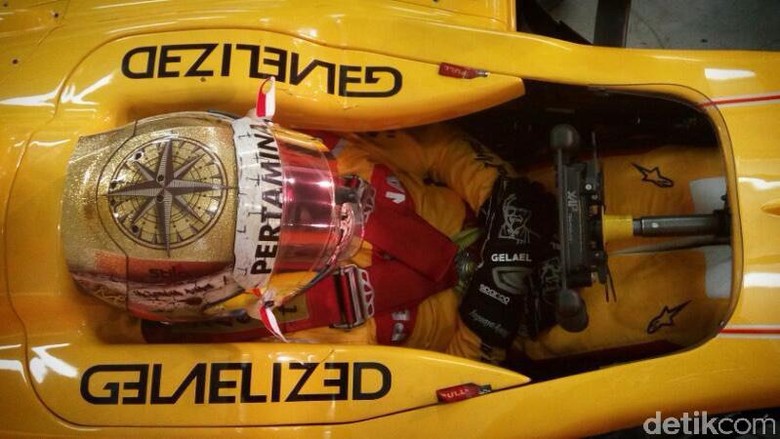 Sean Gelael Finis ke-17 di Feature Race Sean Gelael Finis ke-17 di Feature Race