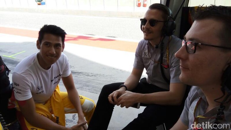 Sean dan Tim Arden Bersiap untuk Sprint Race yang Panjang Sean dan Tim Arden Bersiap untuk Sprint Race yang Panjang