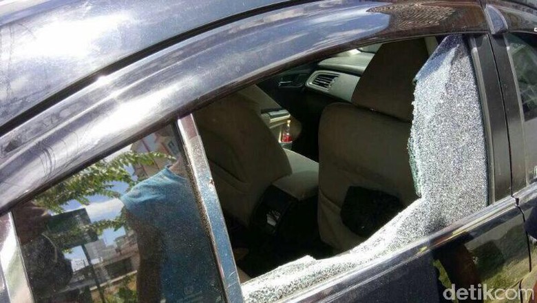 Kesaksian Warga soal Mobil yang Ditembaki Polisi dan Tewaskan 1 Orang Kesaksian Warga soal Mobil yang Ditembaki Polisi dan Tewaskan 1 Orang