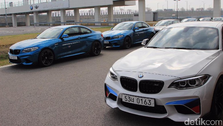 BMW Siap Kenalkan Teknologi Parkir Otomatis di IIMS 2017 BMW Siap Kenalkan Teknologi Parkir Otomatis di IIMS 2017