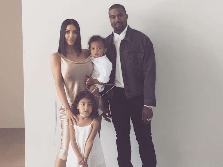 Unggah Foto Ini, Rumah Tangga Kim-Kanye Disebut Bermasalah Unggah Foto Ini, Rumah Tangga Kim-Kanye Disebut Bermasalah