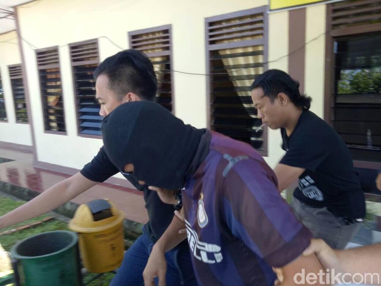 Brigadir K Ditetapkan sebagai Tersangka, Langsung Ditahan Brigadir K Ditetapkan sebagai Tersangka, Langsung Ditahan