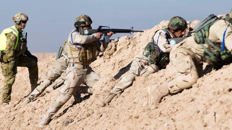 Paramedis Australia Rawat Tentara Irak Korban Serangan Kimia ISIS Paramedis Australia Rawat Tentara Irak Korban Serangan Kimia ISIS