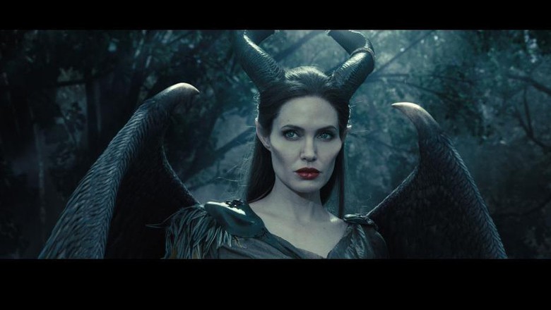 Riasan Angelina Jolie dalam Maleficent Salah Satu Makeup Effect Tersulit Riasan Angelina Jolie dalam Maleficent Salah Satu Makeup Effect Tersulit