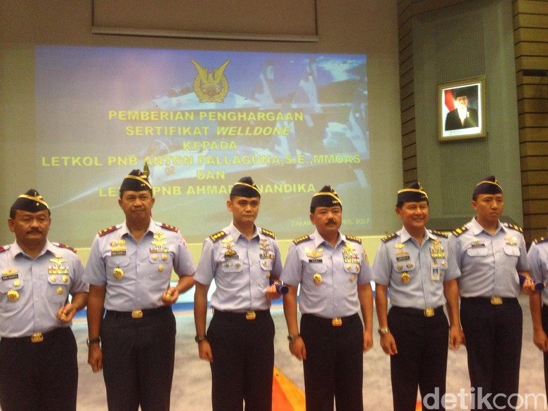 2 Pilot Sukhoi Dapat Penghargaan dari KSAU 2 Pilot Sukhoi Dapat Penghargaan dari KSAU