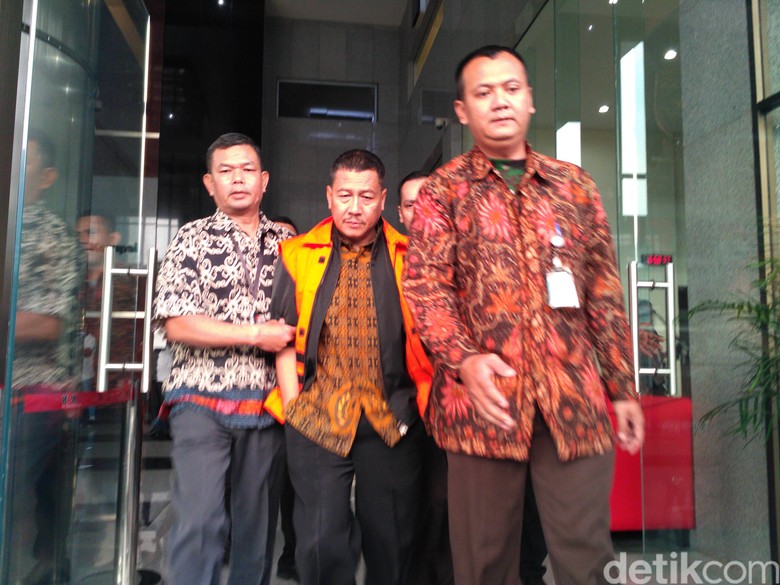 Suap Penerbitan Paspor, KPK Tahan Eks Atase Imigrasi Suap Penerbitan Paspor, KPK Tahan Eks Atase Imigrasi