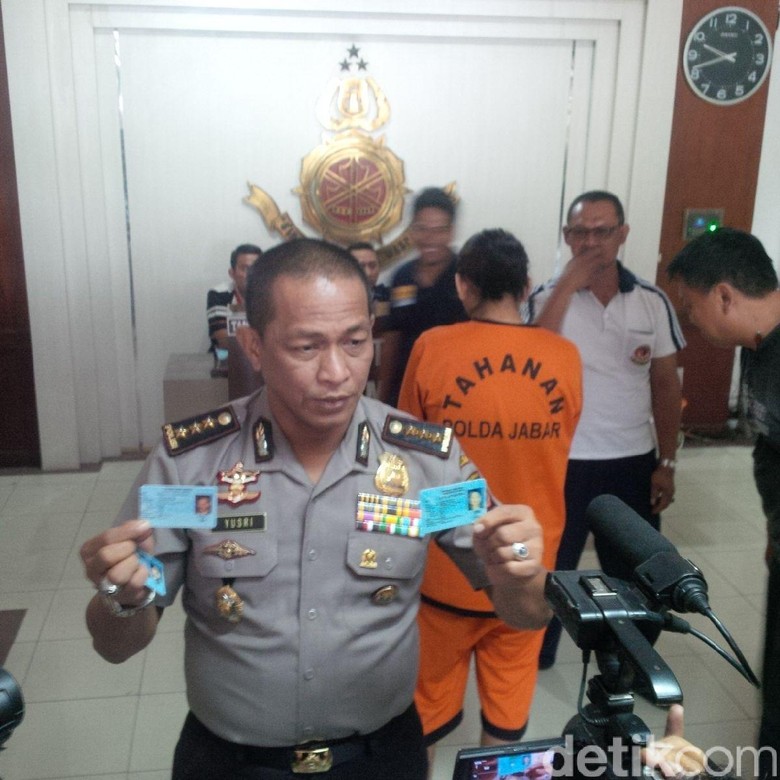 3 Tahun Produksi KTP Palsu, Ferry Diringkus Polda Jabar 3 Tahun Produksi KTP Palsu, Ferry Diringkus Polda Jabar