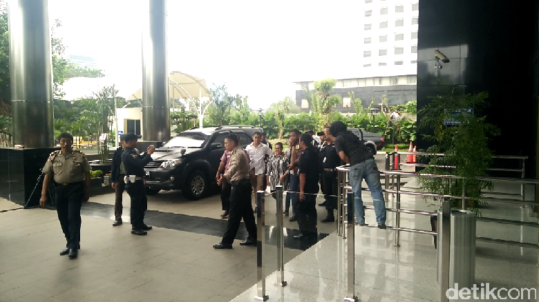 Ditangkap Polisi, Miryam Haryani Tiba di Gedung KPK Ditangkap Polisi, Miryam Haryani Tiba di Gedung KPK