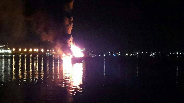 Kapal Patroli KKP Terbakar di Benoa Bali Kapal Patroli KKP Terbakar di Benoa Bali