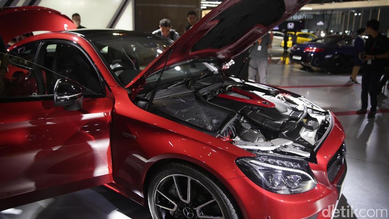 Menjajal Mobil Performa Mercy di Sirkuit Sepang Menjajal Mobil Performa Mercy di Sirkuit Sepang