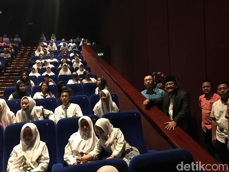 Peringati Hardiknas, Ribuan Pelajar SMA Nonton Bareng Film Kartini Peringati Hardiknas, Ribuan Pelajar SMA Nonton Bareng Film Kartini