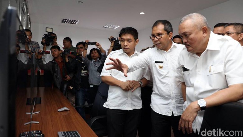 Gubernur Sumsel Terpukau Canggihnya Sistem Kontrol Pemkot Makassar Gubernur Sumsel Terpukau Canggihnya Sistem Kontrol Pemkot Makassar