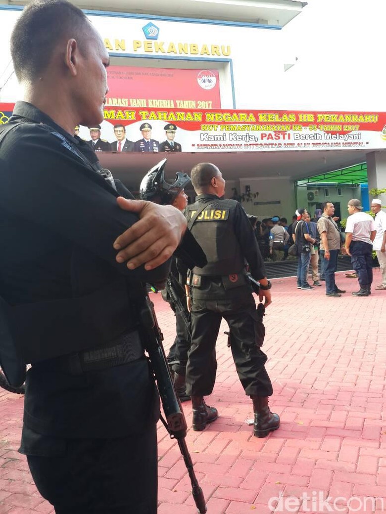 Di Tengah Kepungan Polisi-TNI, Ada Tahanan yang Nekat Hendak Kabur Di Tengah Kepungan Polisi-TNI, Ada Tahanan yang Nekat Hendak Kabur