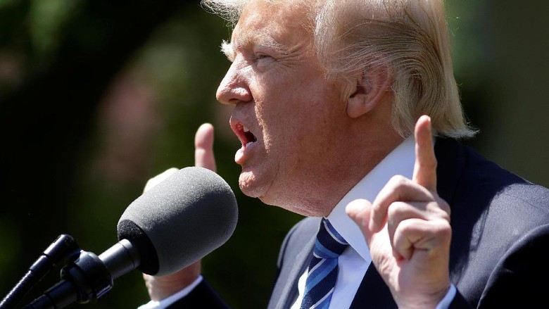 Diterpa Kontroversi, Trump Mengeluh Diperlakukan Tidak Adil Diterpa Kontroversi, Trump Mengeluh Diperlakukan Tidak Adil