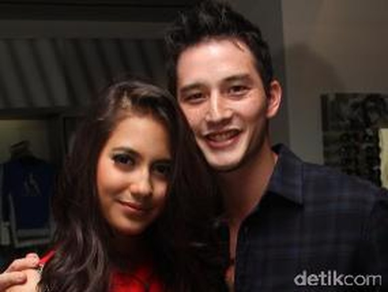 Oh Begitu! Pevita Pearce Sudah Dekat dengan Mike Lewis Sejak 2012 Oh Begitu! Pevita Pearce Sudah Dekat dengan Mike Lewis Sejak 2012