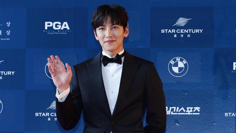 Tampil di Drama Komedi Suspicious Partner, Ji Chang Wook Lebih Kalem Tampil di Drama Komedi Suspicious Partner, Ji Chang Wook Lebih Kalem
