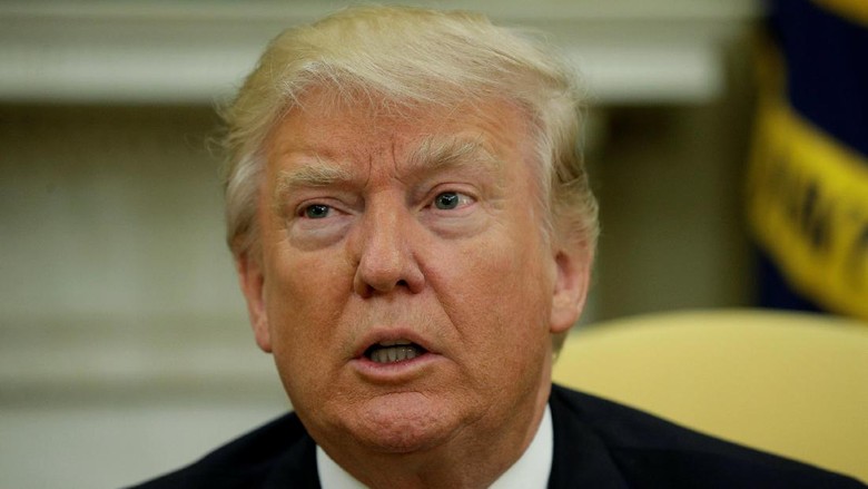 Trump Minta Direktur FBI Berhenti Selidiki Penasihat Seniornya Trump Minta Direktur FBI Berhenti Selidiki Penasihat Seniornya