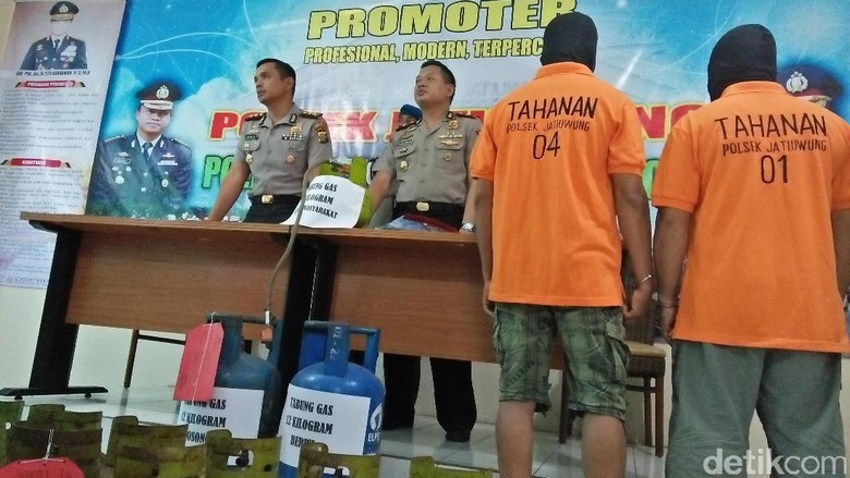 Polisi Tangkap Pelaku Pengoplos Gas Elpiji di Tangerang Polisi Tangkap Pelaku Pengoplos Gas Elpiji di Tangerang