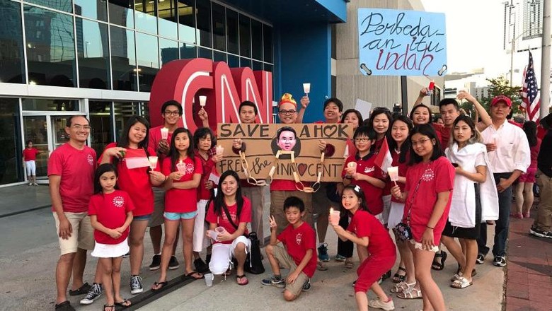 WNI di Atlanta dan Washington DC Gelar Aksi Dukungan untuk Ahok WNI di Atlanta dan Washington DC Gelar Aksi Dukungan untuk Ahok