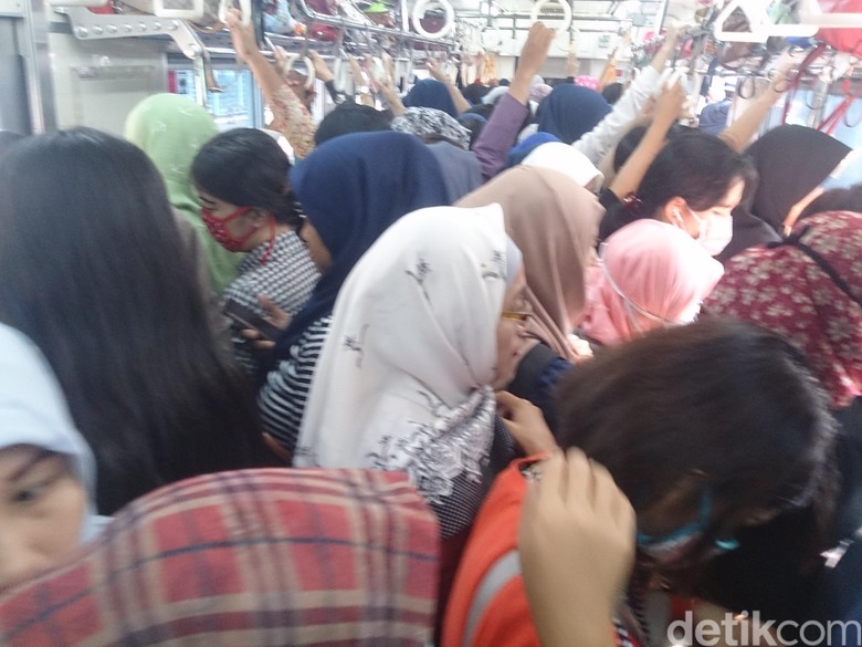 Komnas Perempuan: Gerbong Khusus Wanita Perlu Dievaluasi Komnas Perempuan: Gerbong Khusus Wanita Perlu Dievaluasi