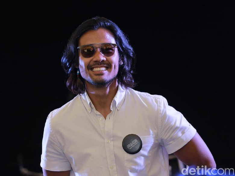 Chicco Jerikho Ingin Coba Fokus di Belakang Layar Chicco Jerikho Ingin Coba Fokus di Belakang Layar