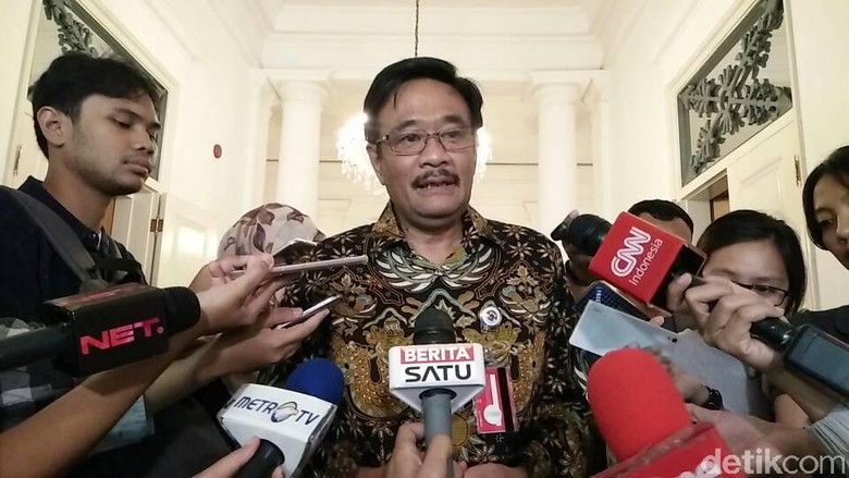 Djarot: Trotoar DKI Sudah Bagus, Jangan untuk Jualan PKL Djarot: Trotoar DKI Sudah Bagus, Jangan untuk Jualan PKL