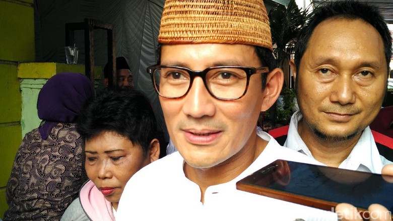 Sandiaga Ingin Selaraskan Jak Mart dengan OK OCE Mart Sandiaga Ingin Selaraskan Jak Mart dengan OK OCE Mart