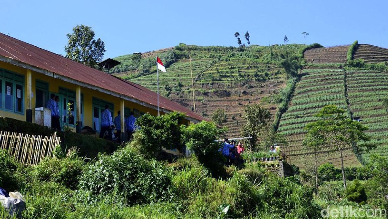 Kisah Guru SD Simego di Pekalongan yang Menginap di Sekolah Kisah Guru SD Simego di Pekalongan yang Menginap di Sekolah