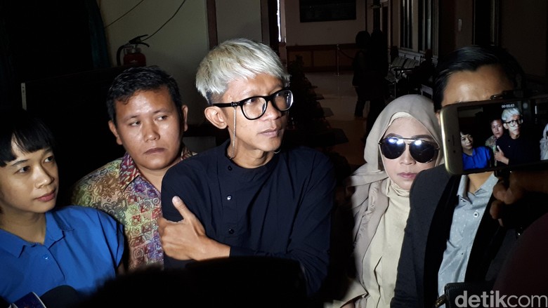 Aming Enggan Komentar Soal Telat Beri Nafkah Aming Enggan Komentar Soal Telat Beri Nafkah