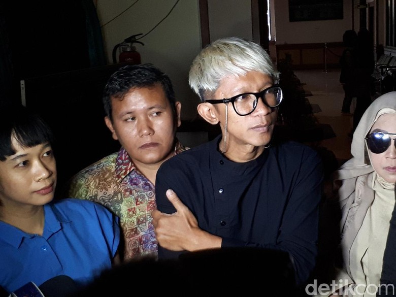 Pengacara Evelyn Anggap Tiga Saksi Aming Memberatkan Kliennya Pengacara Evelyn Anggap Tiga Saksi Aming Memberatkan Kliennya